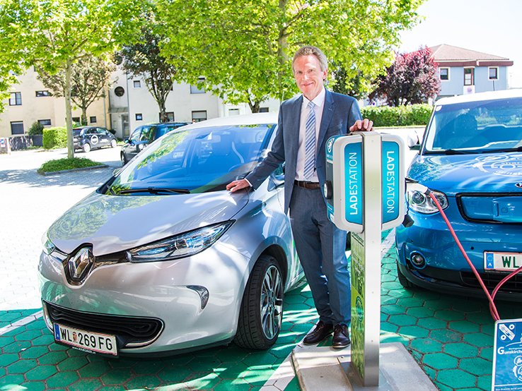 Dr. Hubert Pupeter und Umweltcenter E-Auto