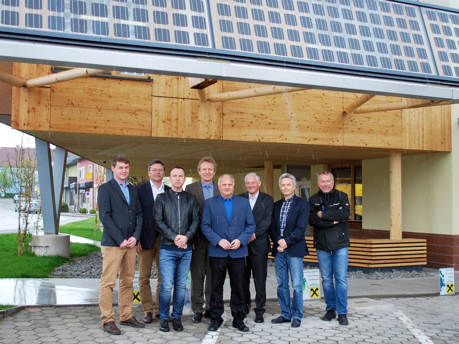 Gunskirchner Unternehmer vor Umweltcenter